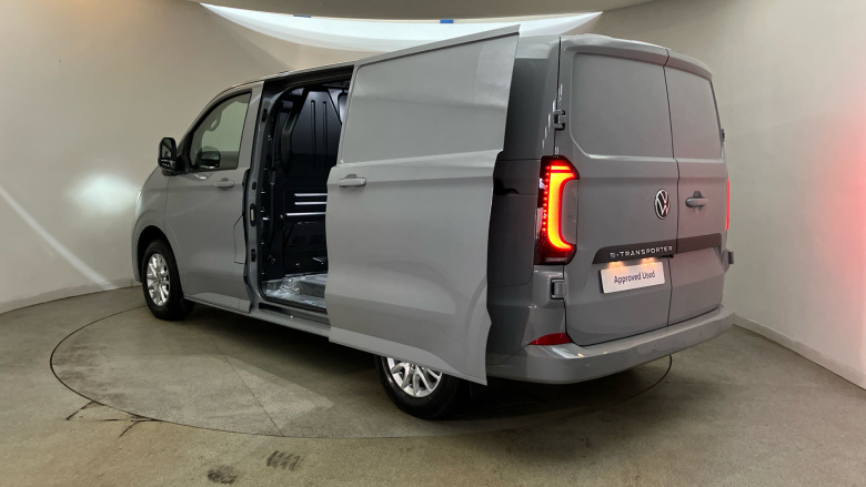 Volkswagen Transporter T32 Swb Electric 160kW 65kWh Commerce Pro Van Auto